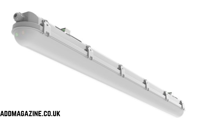 Vapor tight light fixture