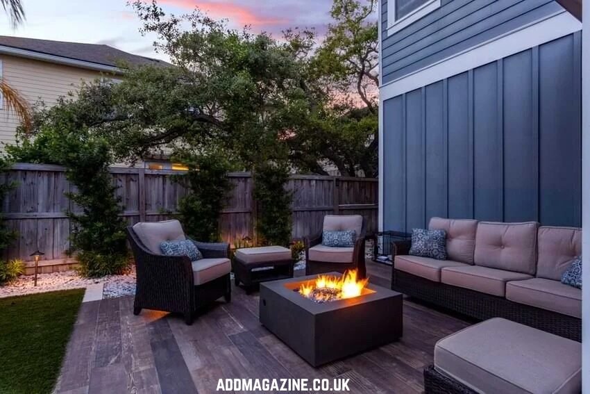Outdoor firepit landscaping